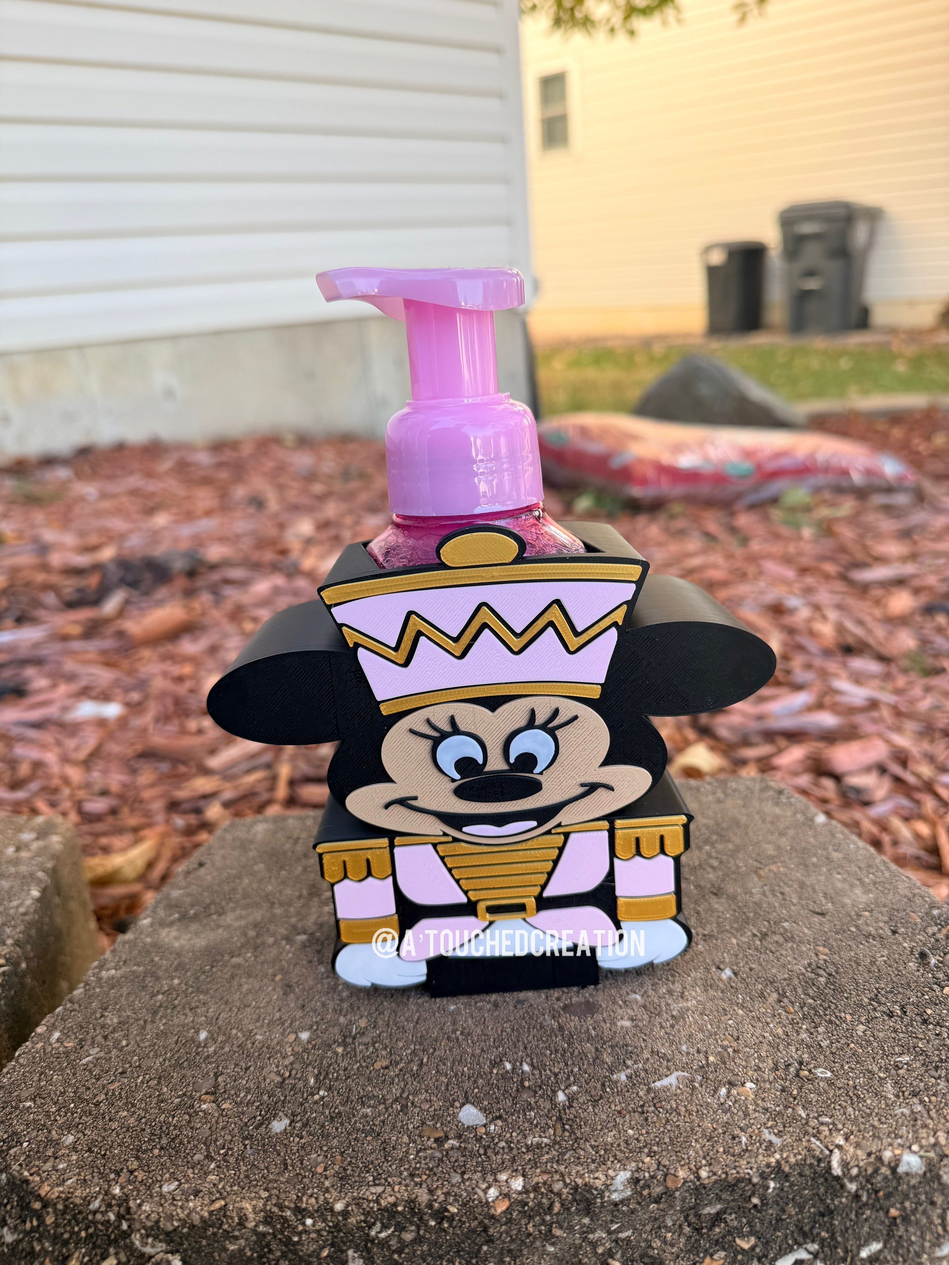 Micke (Y) & MINIE Nutcracker Soap Holder 3D File