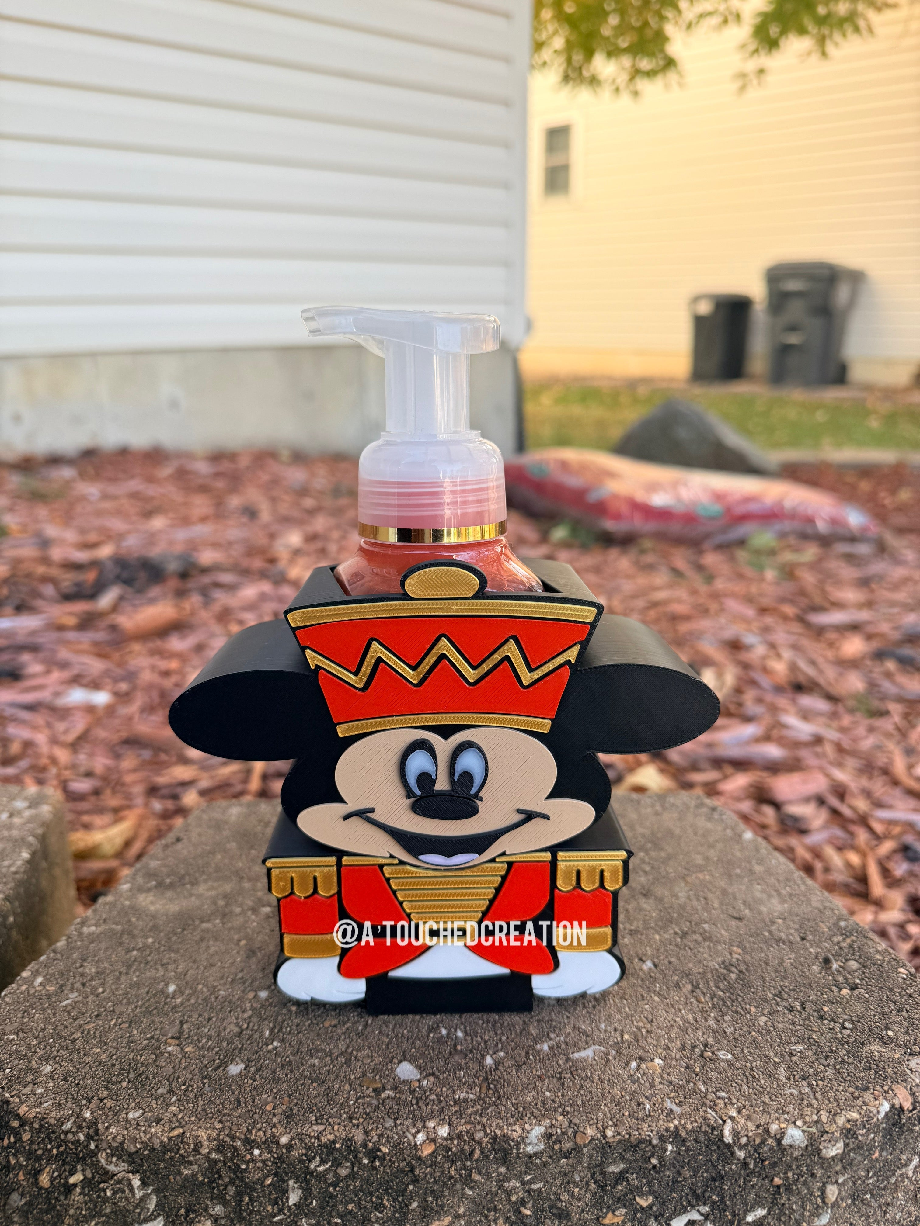 Micke (Y) & MINIE Nutcracker Soap Holder 3D File